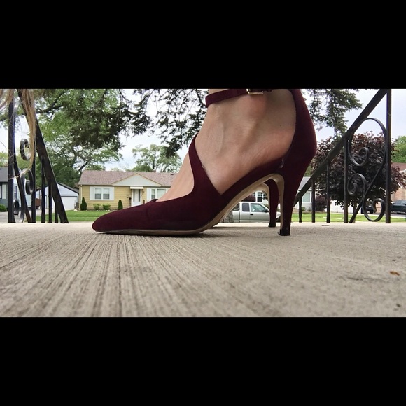 Super Stylish strappy maroon pumps - Picture 1 of 4